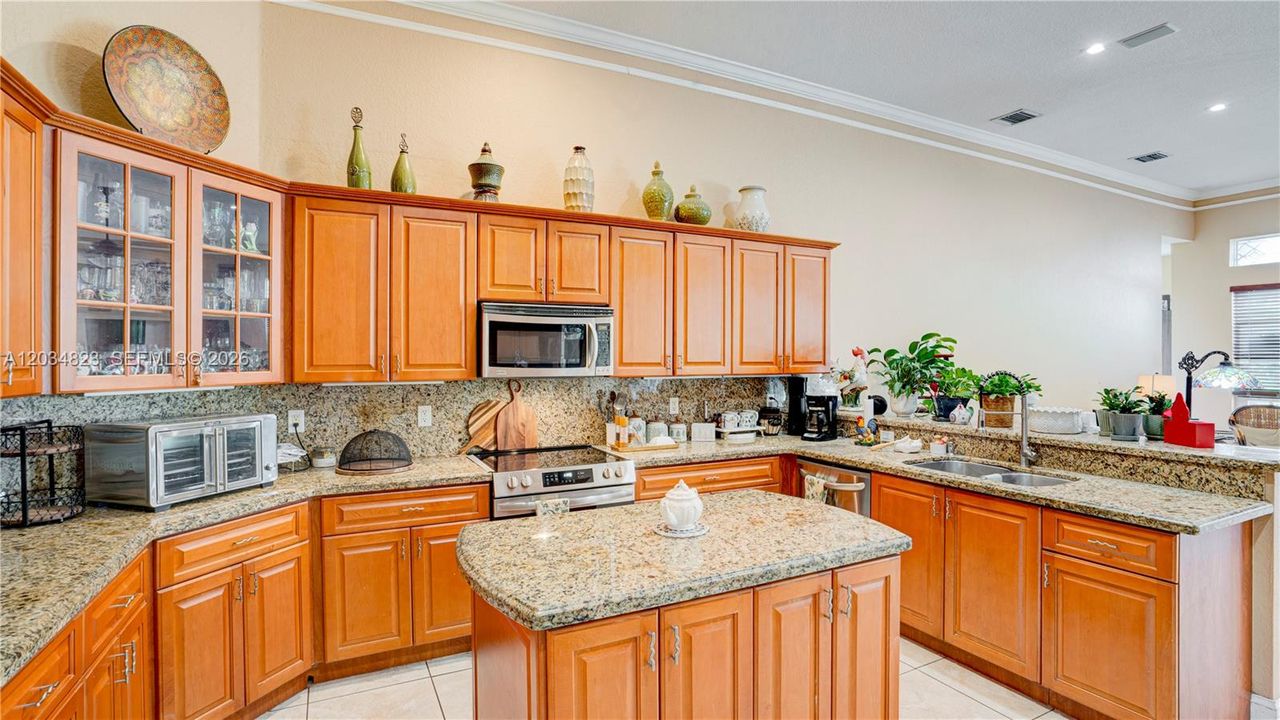 For Sale: $2,300,000 (5 beds, 4 baths, 3791 Square Feet)