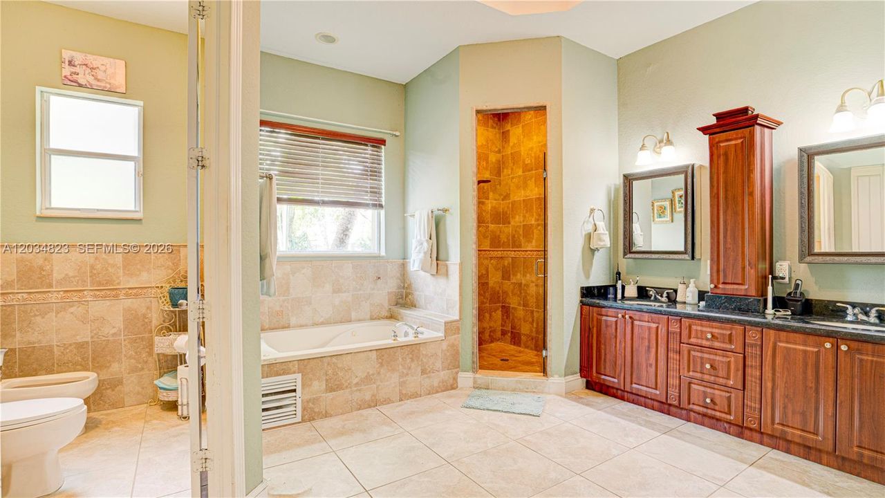 For Sale: $2,300,000 (5 beds, 4 baths, 3791 Square Feet)