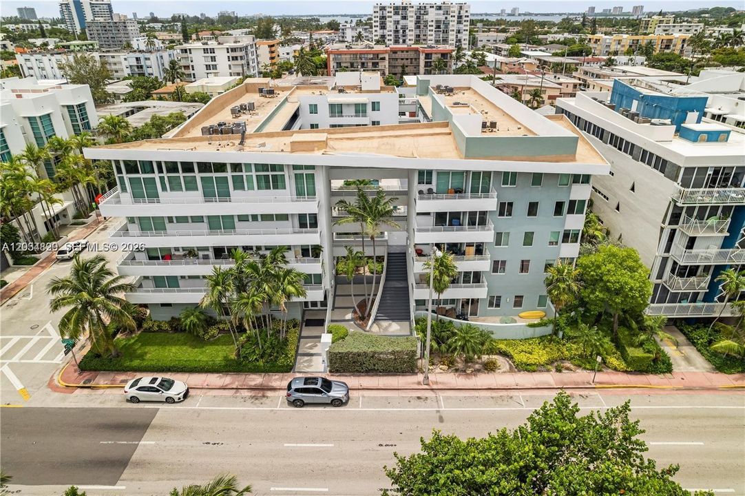 For Rent: $3,200 (2 beds, 2 baths, 1020 Square Feet)