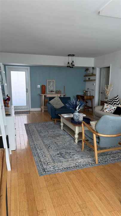 For Rent: $3,200 (2 beds, 2 baths, 1020 Square Feet)