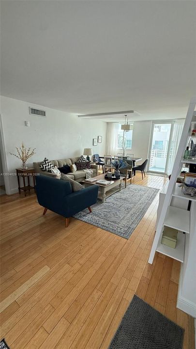 For Rent: $3,200 (2 beds, 2 baths, 1020 Square Feet)