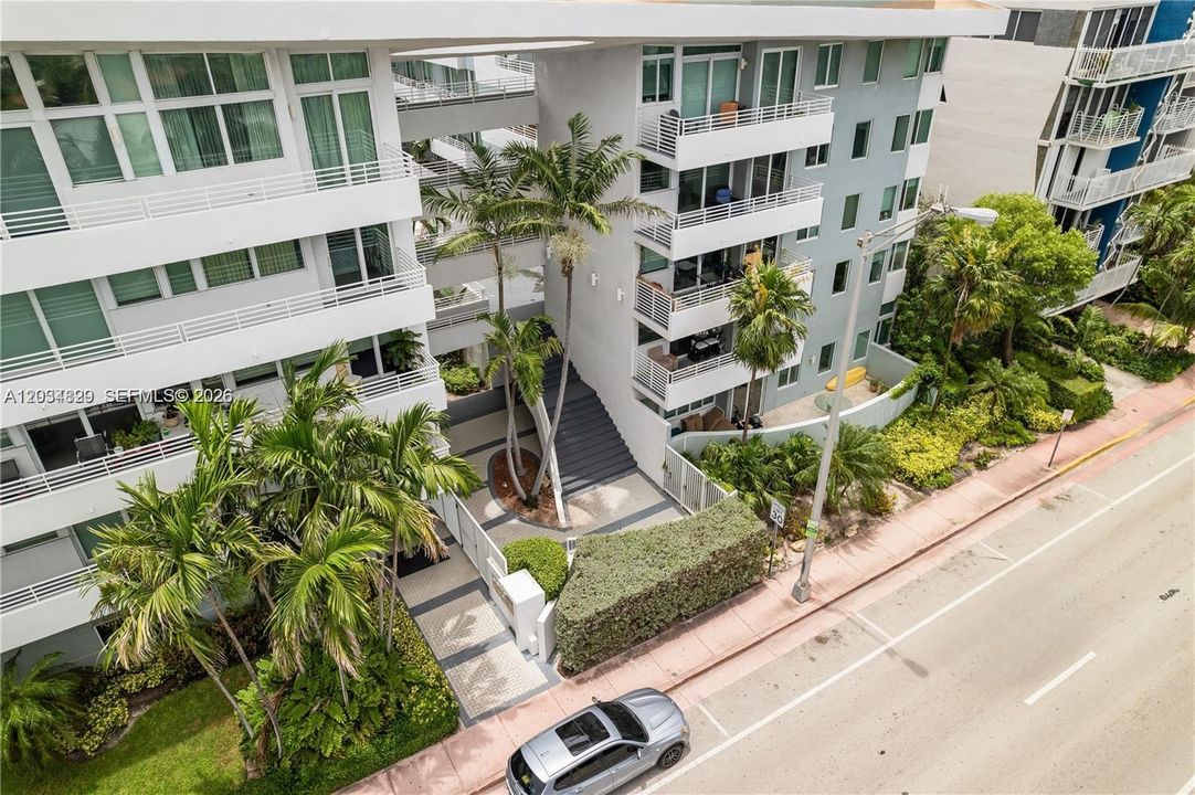 For Rent: $3,200 (2 beds, 2 baths, 1020 Square Feet)