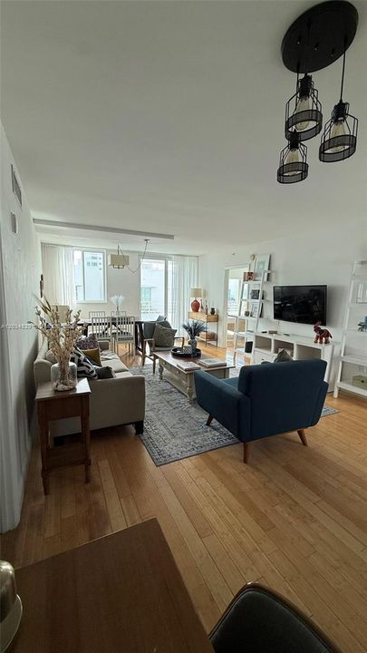 For Rent: $3,200 (2 beds, 2 baths, 1020 Square Feet)