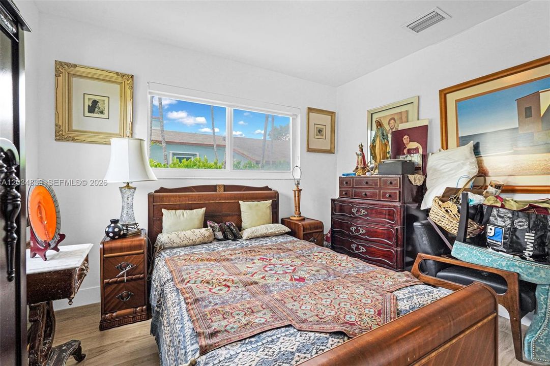 For Sale: $699,999 (3 beds, 2 baths, 1279 Square Feet)