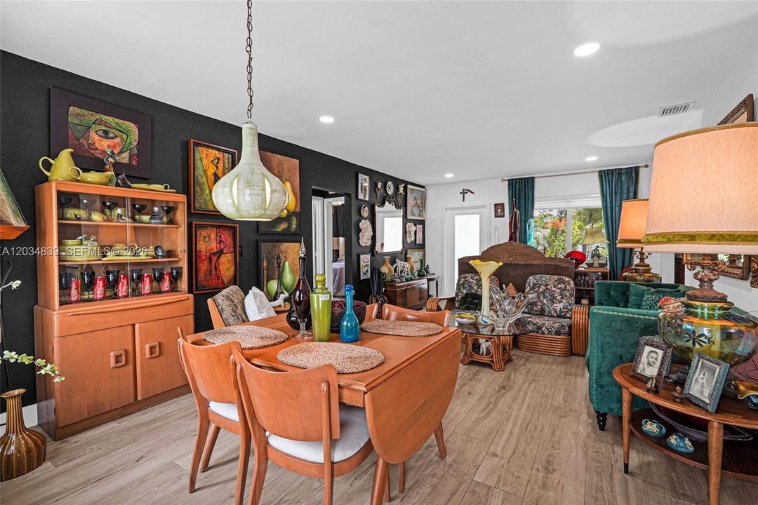 For Sale: $699,999 (3 beds, 2 baths, 1279 Square Feet)