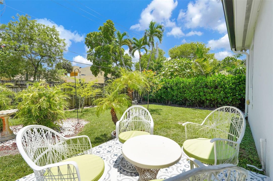 For Sale: $699,999 (3 beds, 2 baths, 1279 Square Feet)
