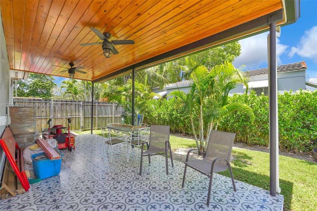 For Sale: $699,999 (3 beds, 2 baths, 1279 Square Feet)