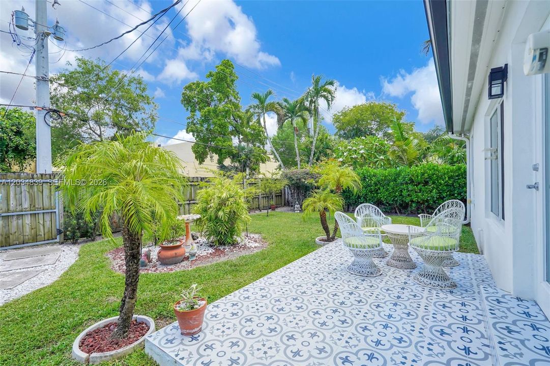 For Sale: $699,999 (3 beds, 2 baths, 1279 Square Feet)