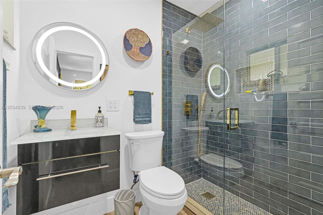 For Sale: $699,999 (3 beds, 2 baths, 1279 Square Feet)