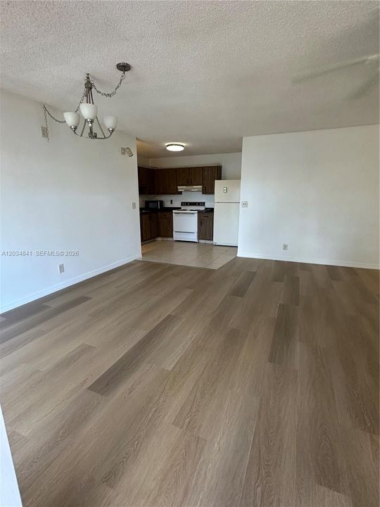 For Rent: $1,385 (1 beds, 1 baths, 780 Square Feet)