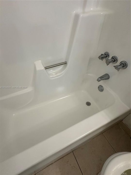 For Rent: $1,385 (1 beds, 1 baths, 780 Square Feet)