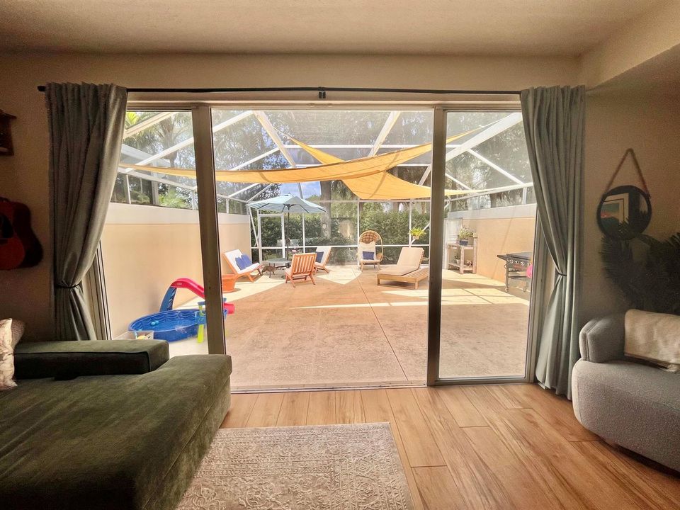 Living room to screened patio