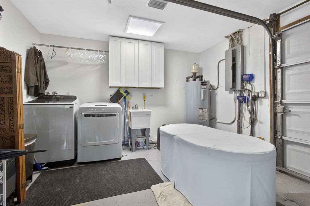 Garage/Laundry