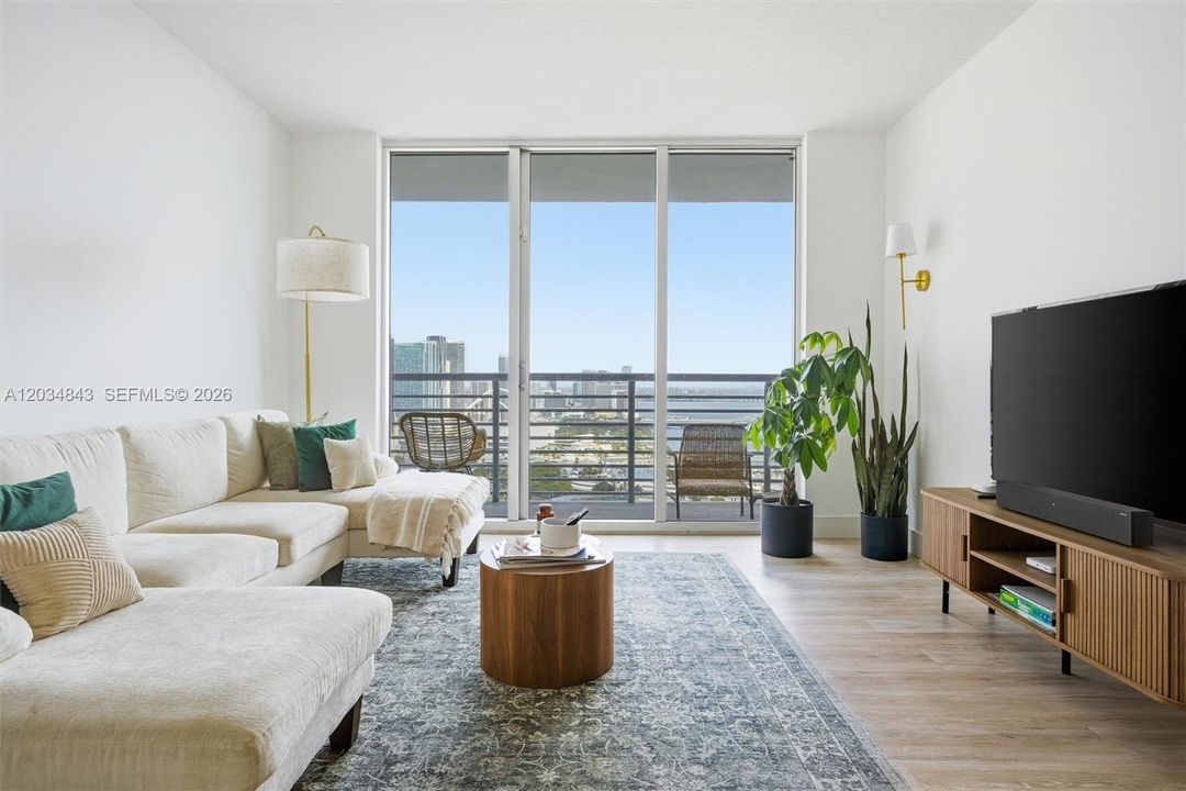 For Sale: $635,000 (2 beds, 2 baths, 1169 Square Feet)
