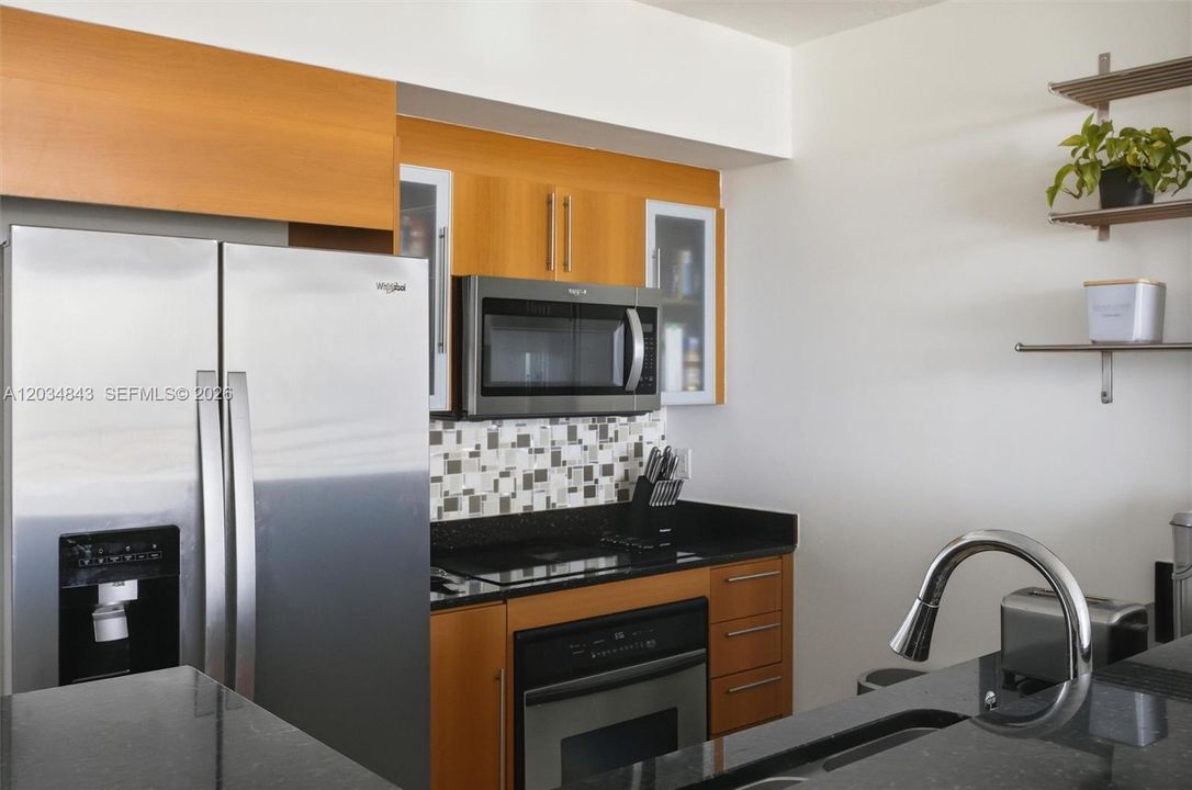 For Sale: $635,000 (2 beds, 2 baths, 1169 Square Feet)