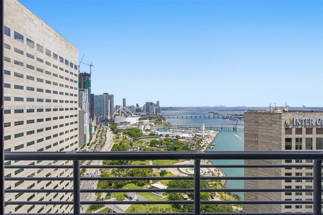 For Sale: $635,000 (2 beds, 2 baths, 1169 Square Feet)