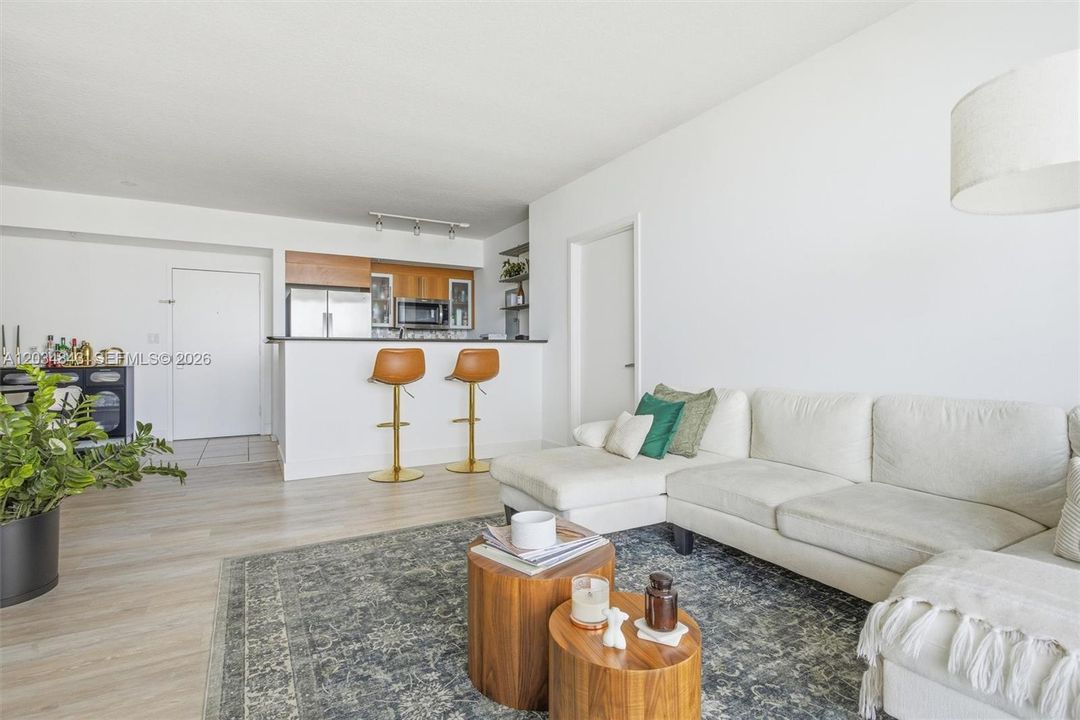 For Sale: $635,000 (2 beds, 2 baths, 1169 Square Feet)
