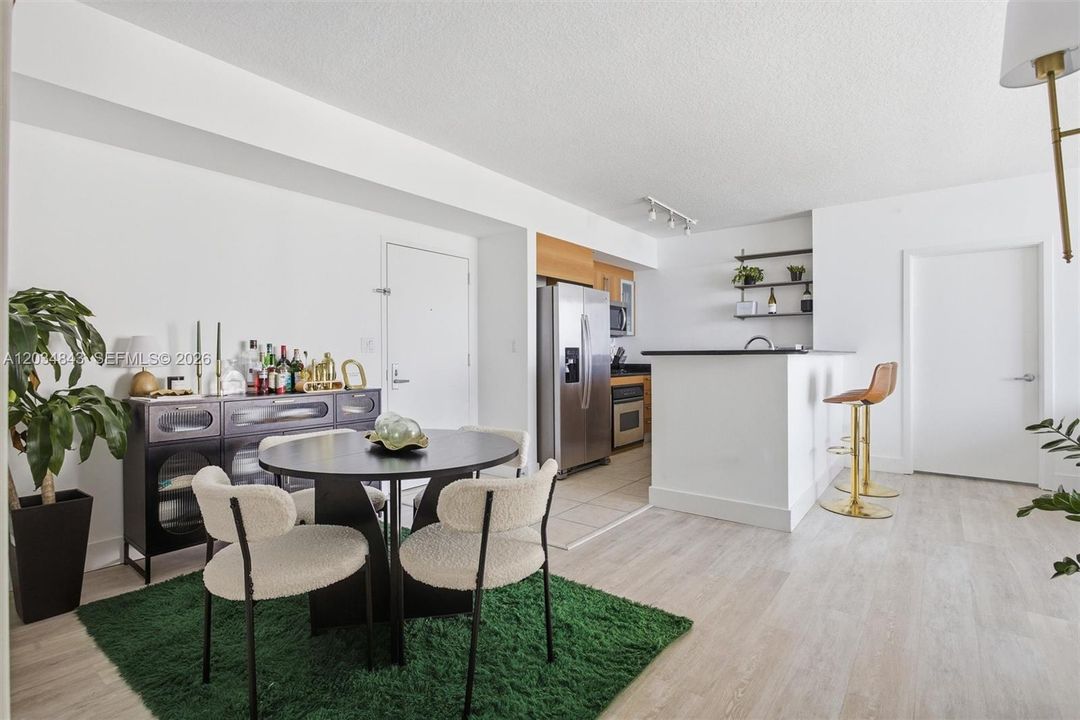 For Sale: $635,000 (2 beds, 2 baths, 1169 Square Feet)