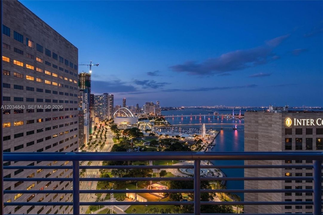 For Sale: $635,000 (2 beds, 2 baths, 1169 Square Feet)