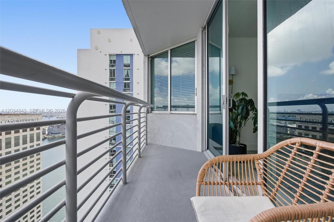 For Sale: $635,000 (2 beds, 2 baths, 1169 Square Feet)