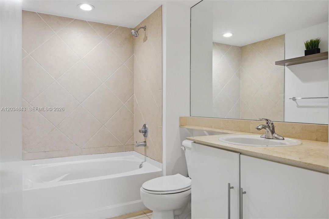 For Sale: $635,000 (2 beds, 2 baths, 1169 Square Feet)