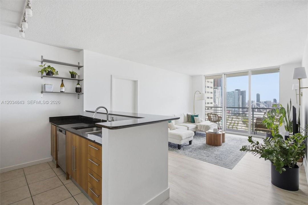 For Sale: $635,000 (2 beds, 2 baths, 1169 Square Feet)