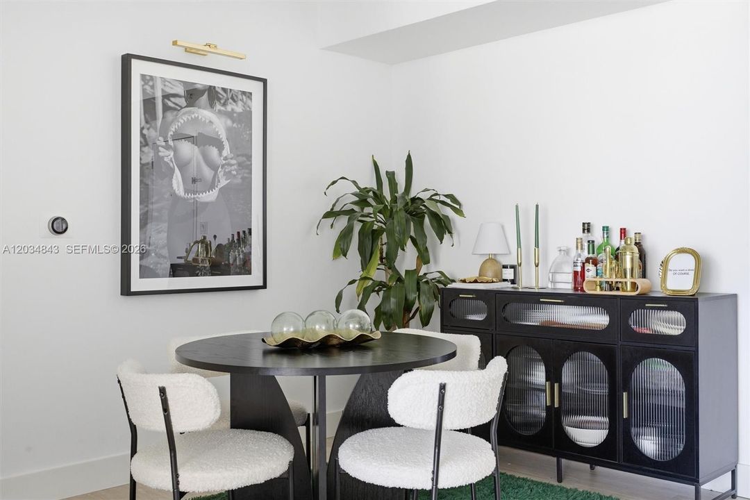 For Sale: $635,000 (2 beds, 2 baths, 1169 Square Feet)