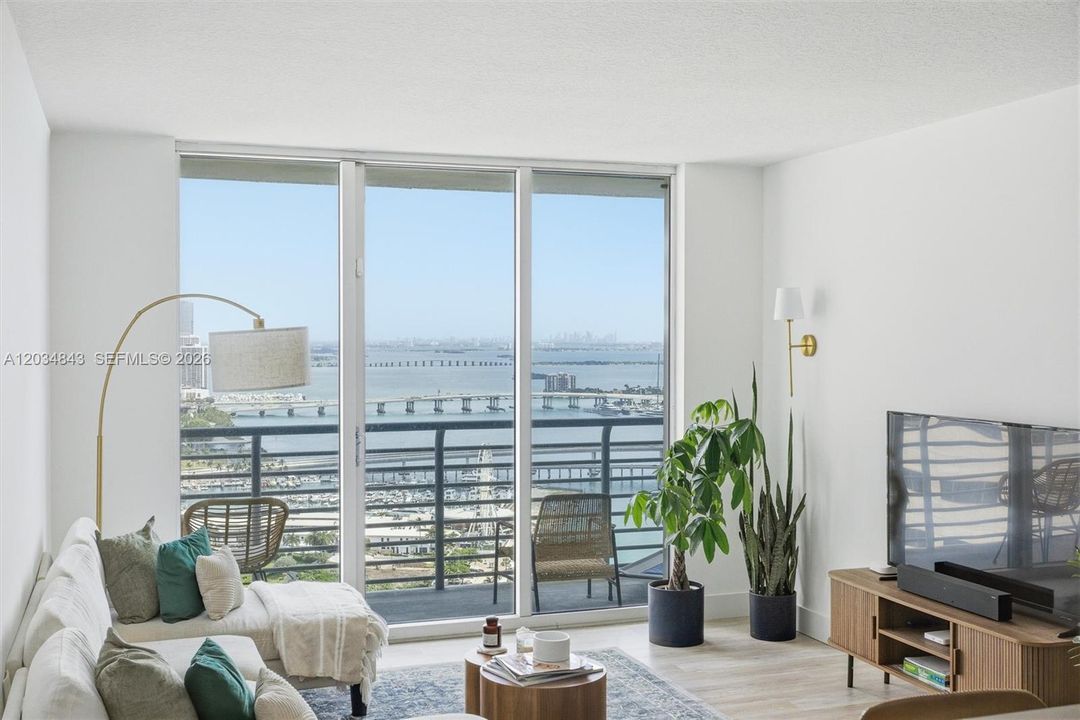 For Sale: $635,000 (2 beds, 2 baths, 1169 Square Feet)