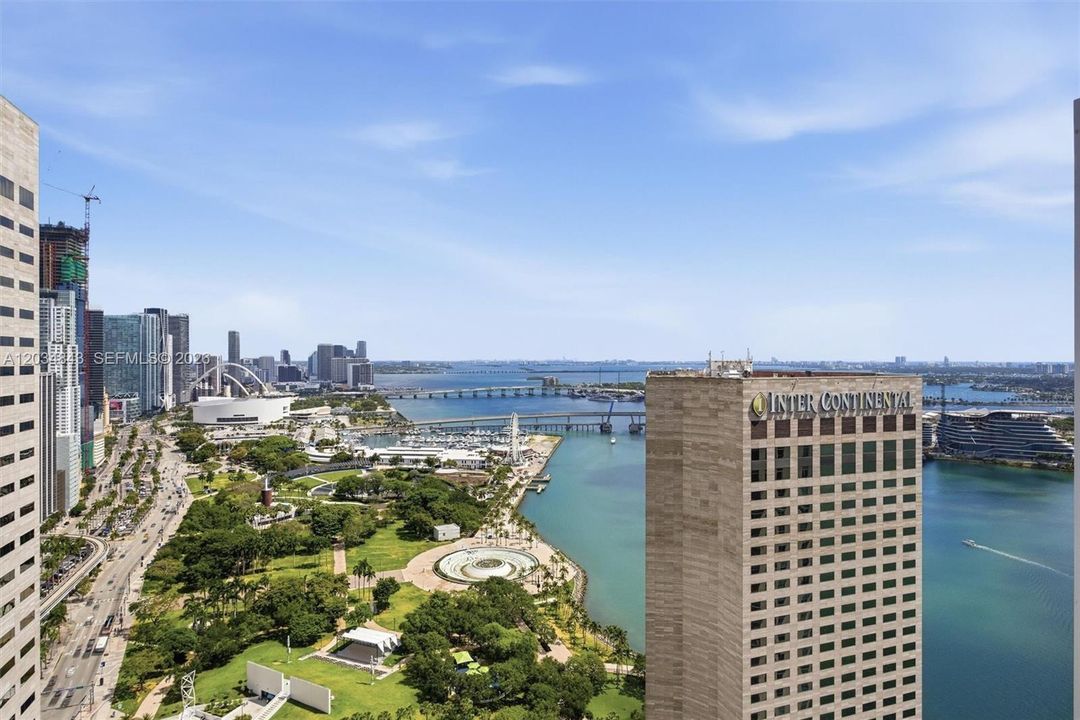 For Sale: $635,000 (2 beds, 2 baths, 1169 Square Feet)