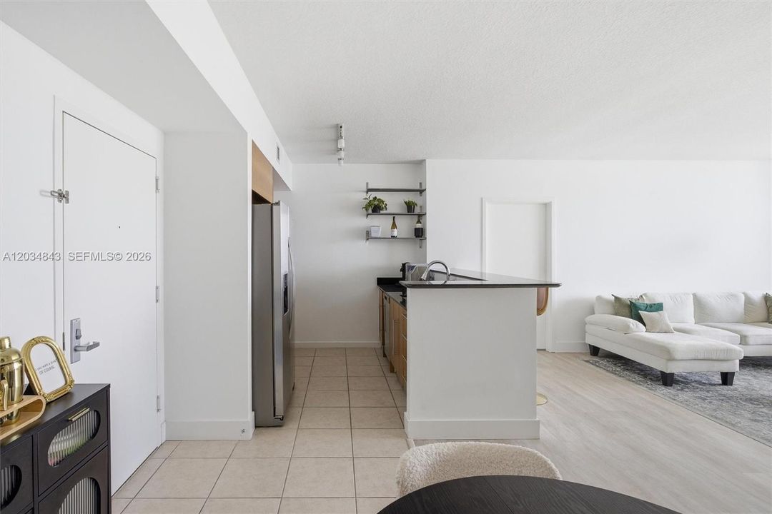 For Sale: $635,000 (2 beds, 2 baths, 1169 Square Feet)