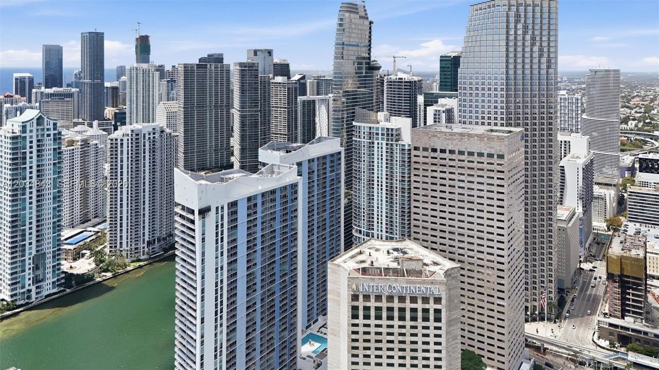 For Sale: $635,000 (2 beds, 2 baths, 1169 Square Feet)