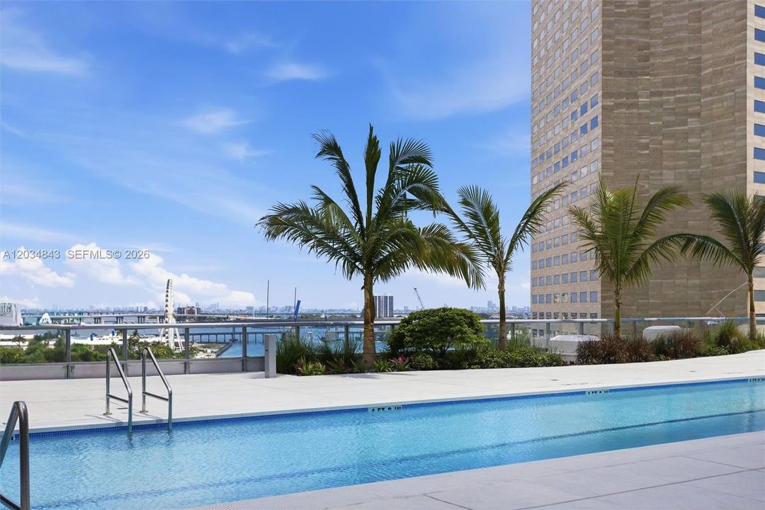 For Sale: $635,000 (2 beds, 2 baths, 1169 Square Feet)