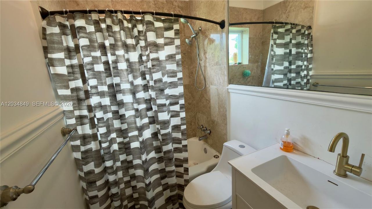 For Sale: $600,000 (5 beds, 3 baths, 1641 Square Feet)