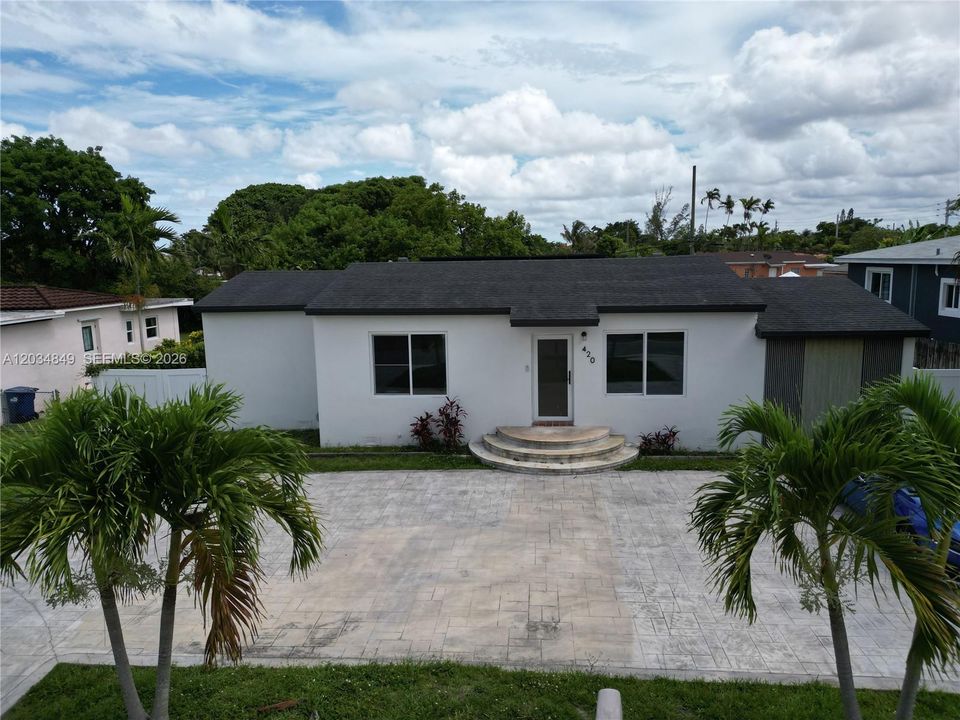 For Sale: $600,000 (5 beds, 3 baths, 1641 Square Feet)
