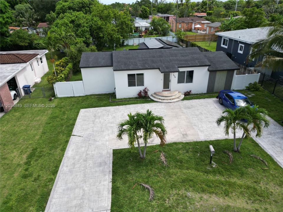 For Sale: $600,000 (5 beds, 3 baths, 1641 Square Feet)