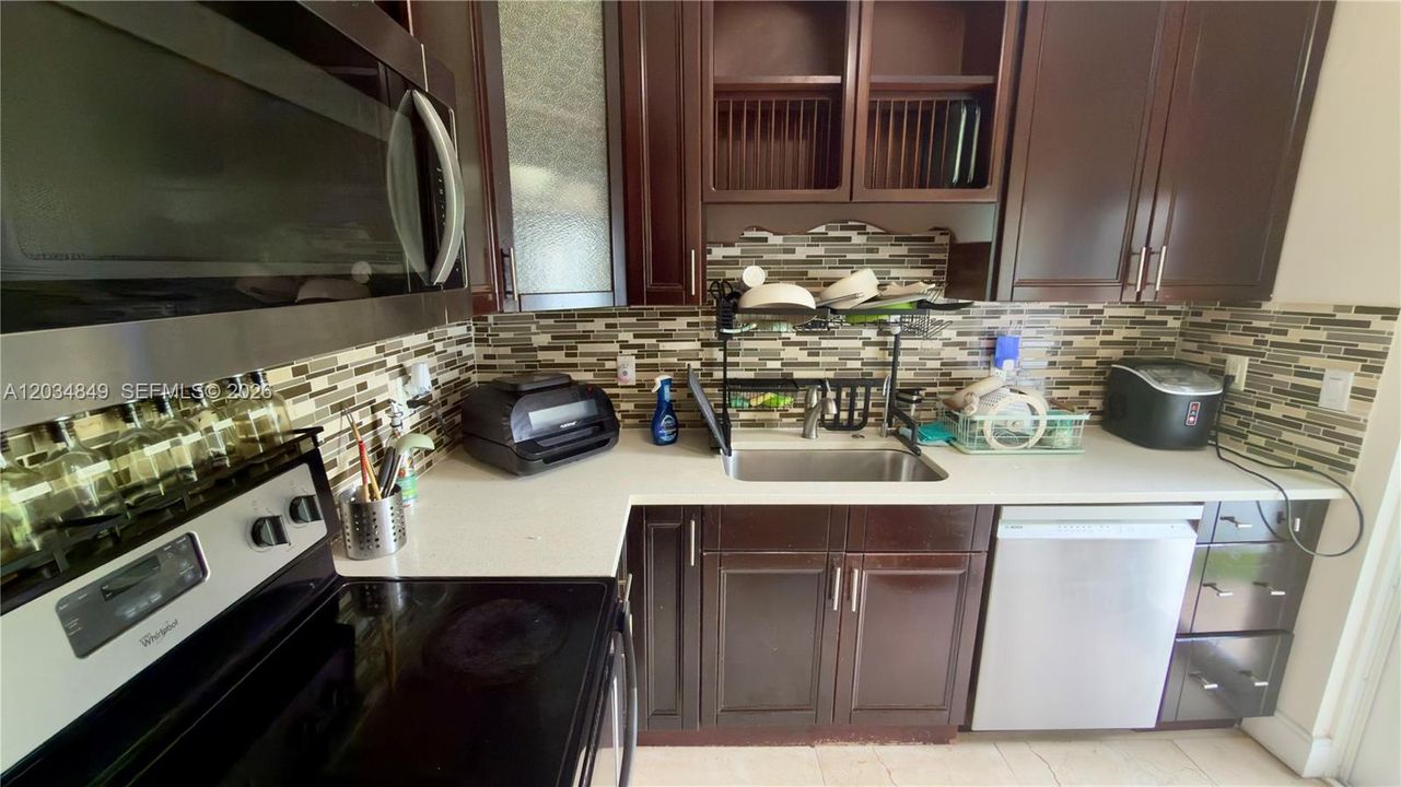For Sale: $600,000 (5 beds, 3 baths, 1641 Square Feet)