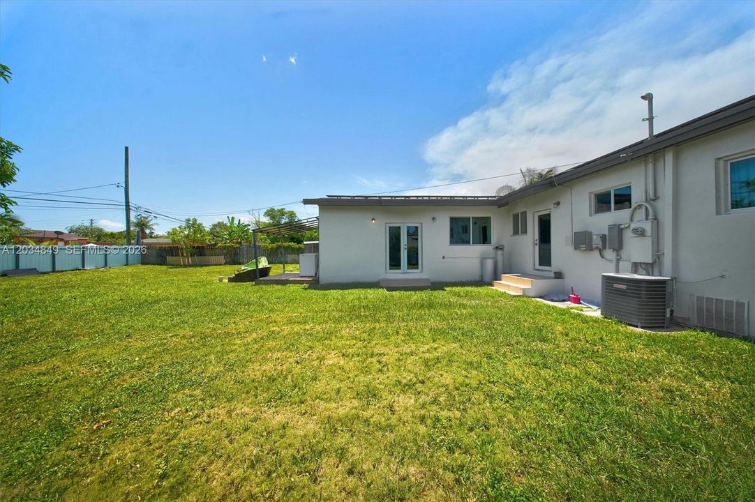 Active With Contract: $600,000 (5 beds, 3 baths, 1641 Square Feet)