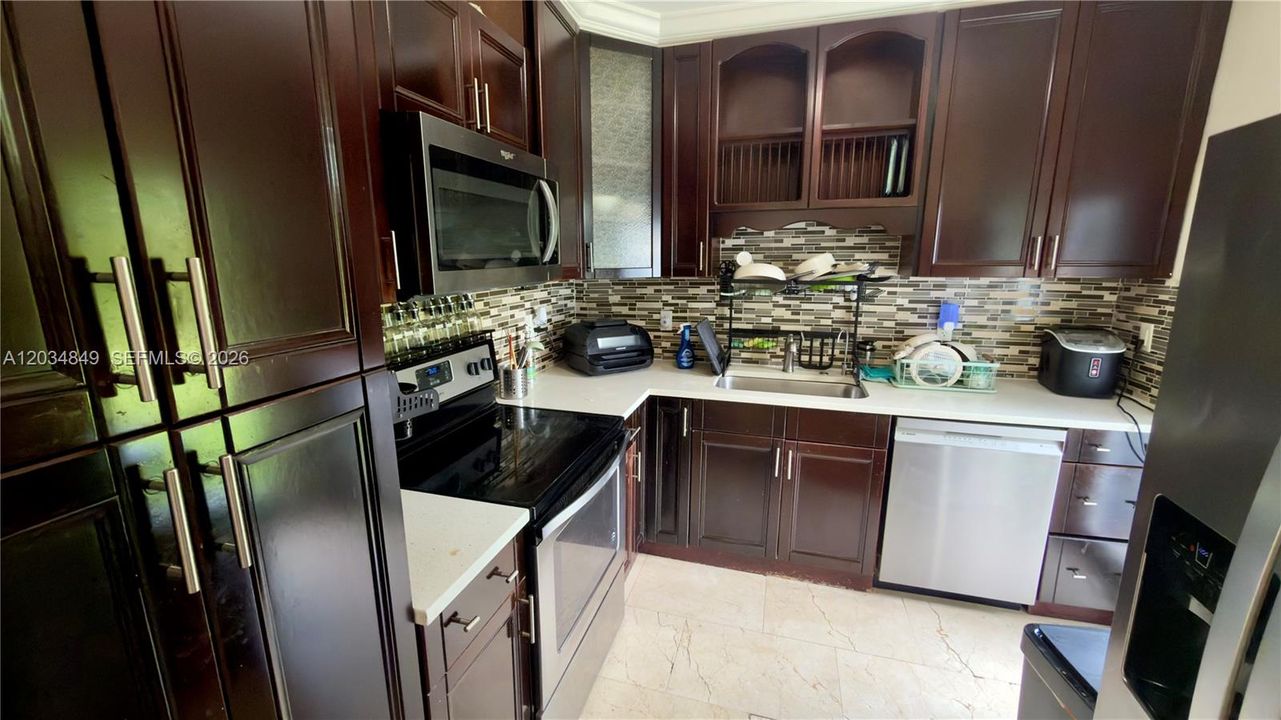 For Sale: $600,000 (5 beds, 3 baths, 1641 Square Feet)