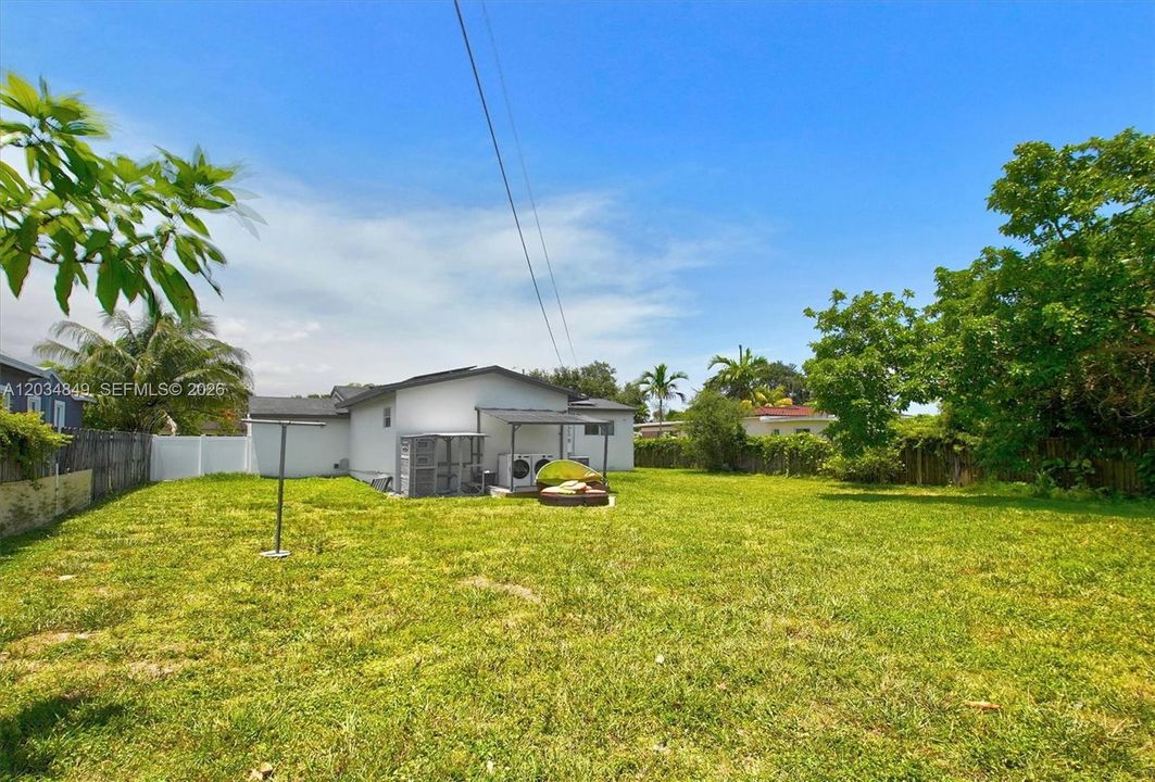Active With Contract: $600,000 (5 beds, 3 baths, 1641 Square Feet)
