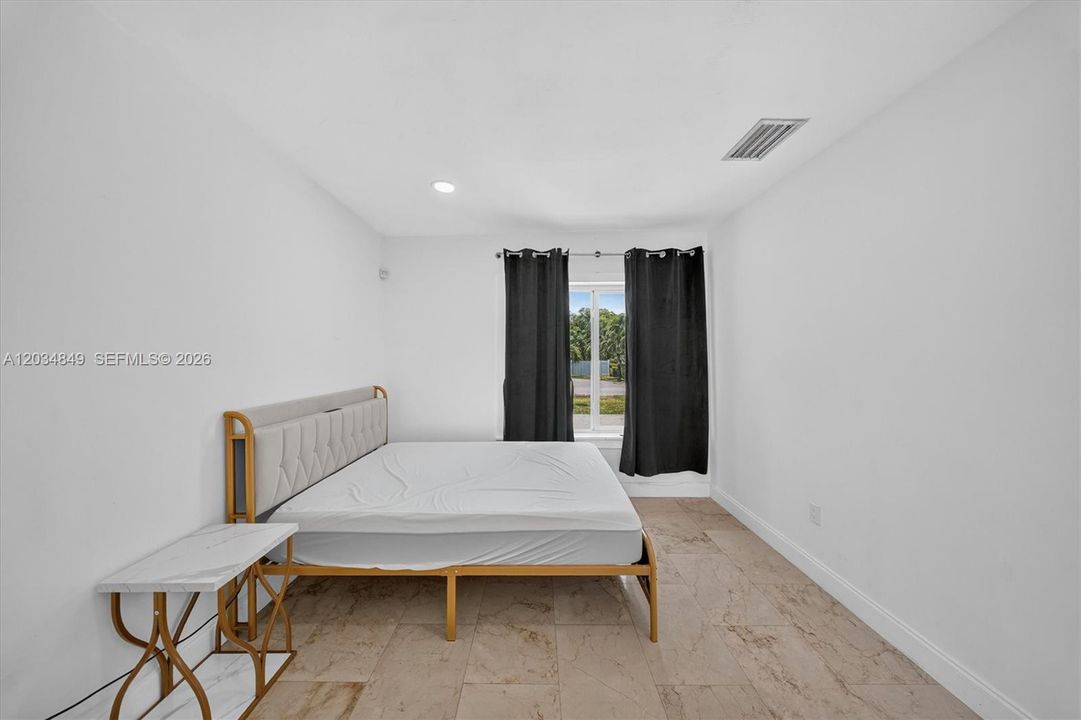 Active With Contract: $600,000 (5 beds, 3 baths, 1641 Square Feet)
