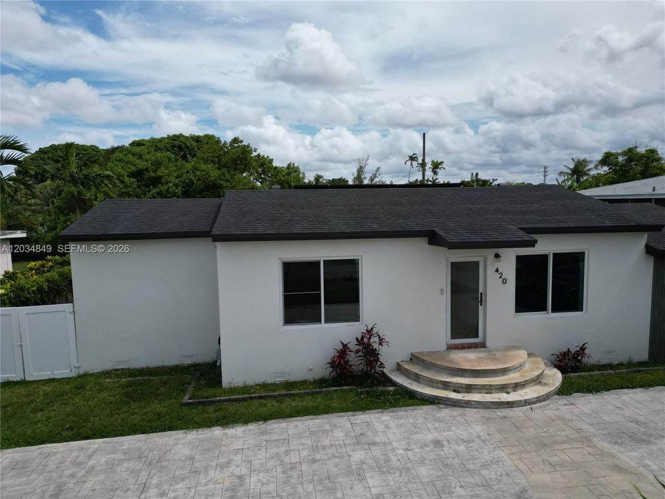 For Sale: $600,000 (5 beds, 3 baths, 1641 Square Feet)