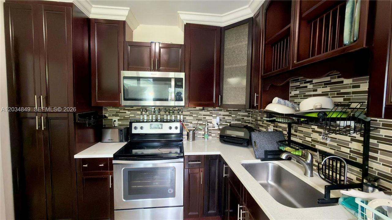 For Sale: $600,000 (5 beds, 3 baths, 1641 Square Feet)