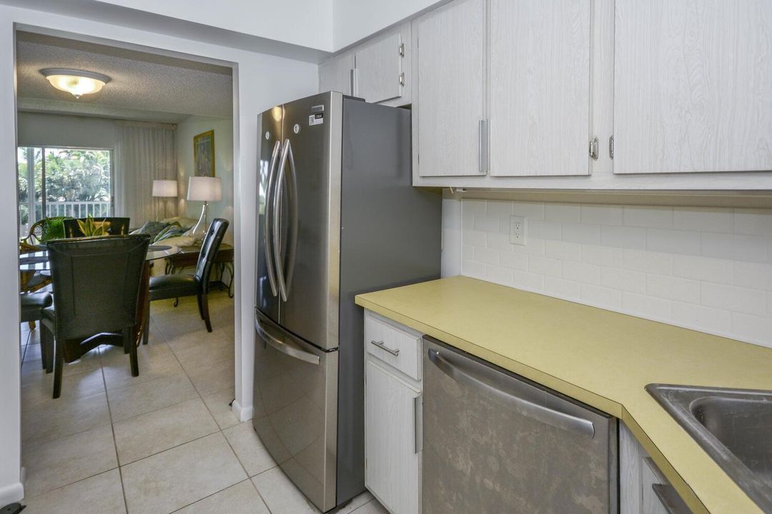 18081 SE Country Club Dr BLDG-large-007-