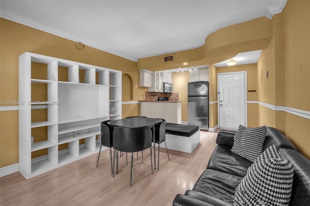 В аренду: $2,800 (2 спален, 2 ванн, 729 Квадратных фут)