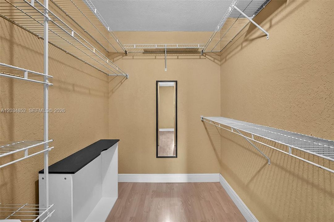 В аренду: $2,800 (2 спален, 2 ванн, 729 Квадратных фут)