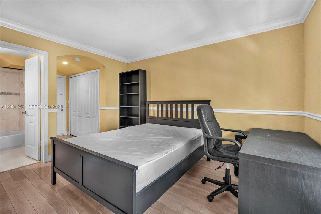В аренду: $2,800 (2 спален, 2 ванн, 729 Квадратных фут)