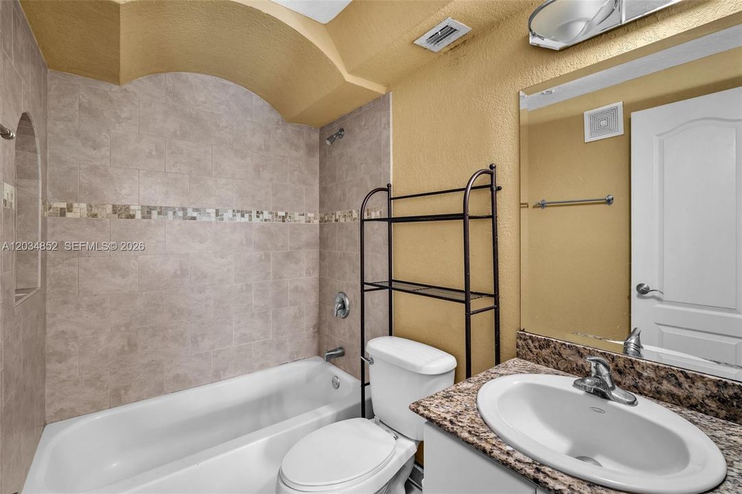 В аренду: $2,800 (2 спален, 2 ванн, 729 Квадратных фут)