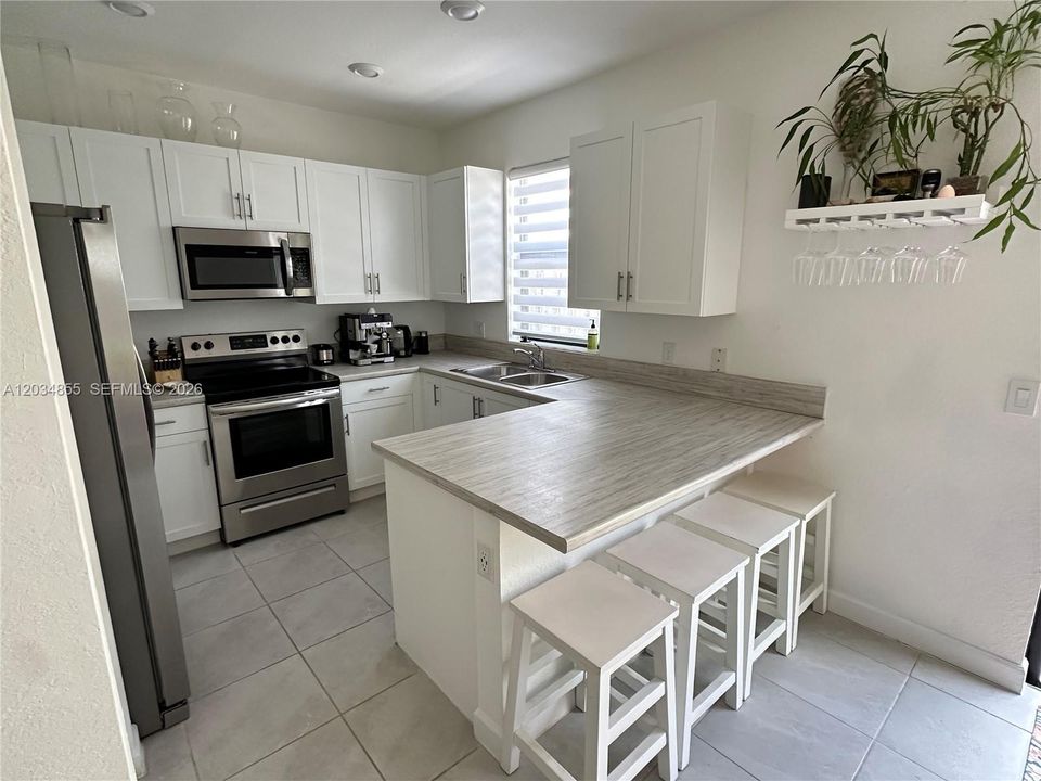 En Venta: $555,000 (3 camas, 2 baños, 1704 Pies cuadrados)