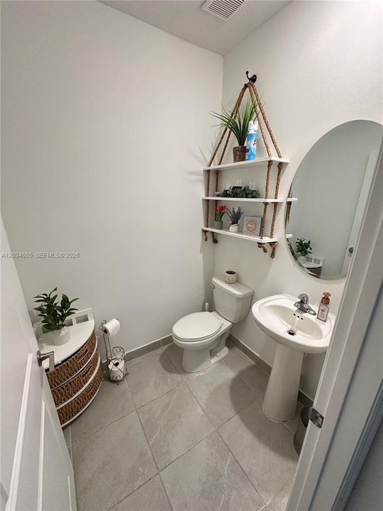En Venta: $555,000 (3 camas, 2 baños, 1704 Pies cuadrados)