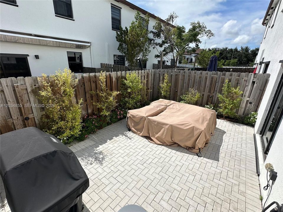 En Venta: $555,000 (3 camas, 2 baños, 1704 Pies cuadrados)